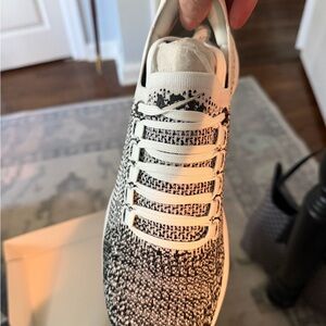 APL Black and White Techloom Breeze. Size 8 men’s or 91/2 women’s. new in box.